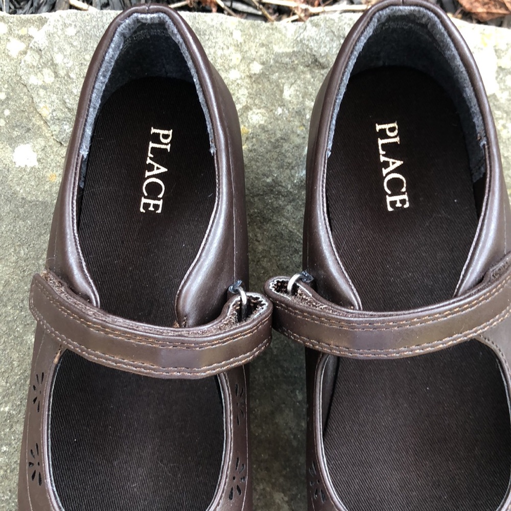 Girls brown Mary Jane shoes from The Children’s Place. Size 4. NWT. - Picture 5 of 8